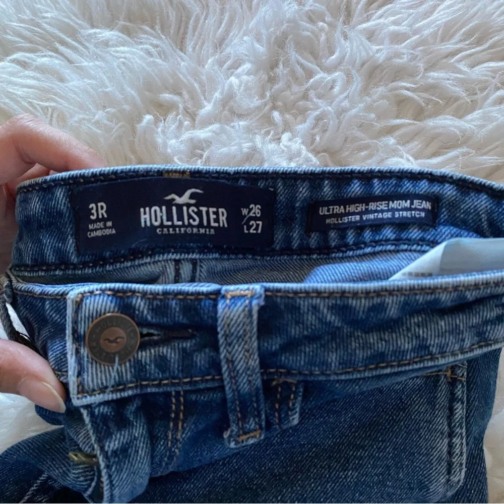 ❌ SOLD! Hollister Ultra High Rise Mom Jeans - Picture 2 of 2